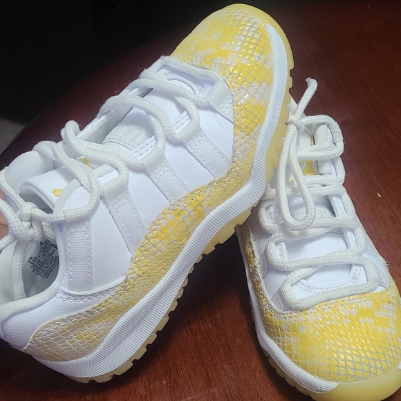 Jordan 11 Retro Low Yellow Snakeskin - Picture 2 of 6